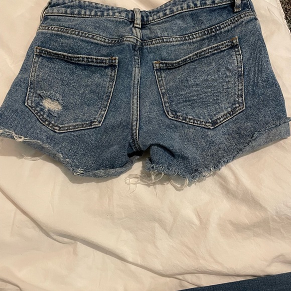 Shorts - Picture 3 of 3